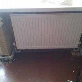 Прокладка труб к стальному радиатору