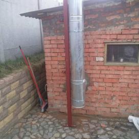 Установка твердотопливного котла, дымохода