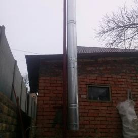 Установка твердотопливного котла, дымохода