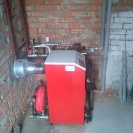 Установка твердотопливного котла, дымохода