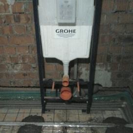 Установка инсталяции для подвесных унитазов